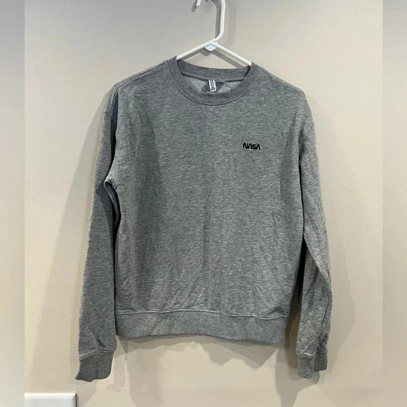🔥H&M NASA sweatshirt 🔥 - Picture 1 of 7